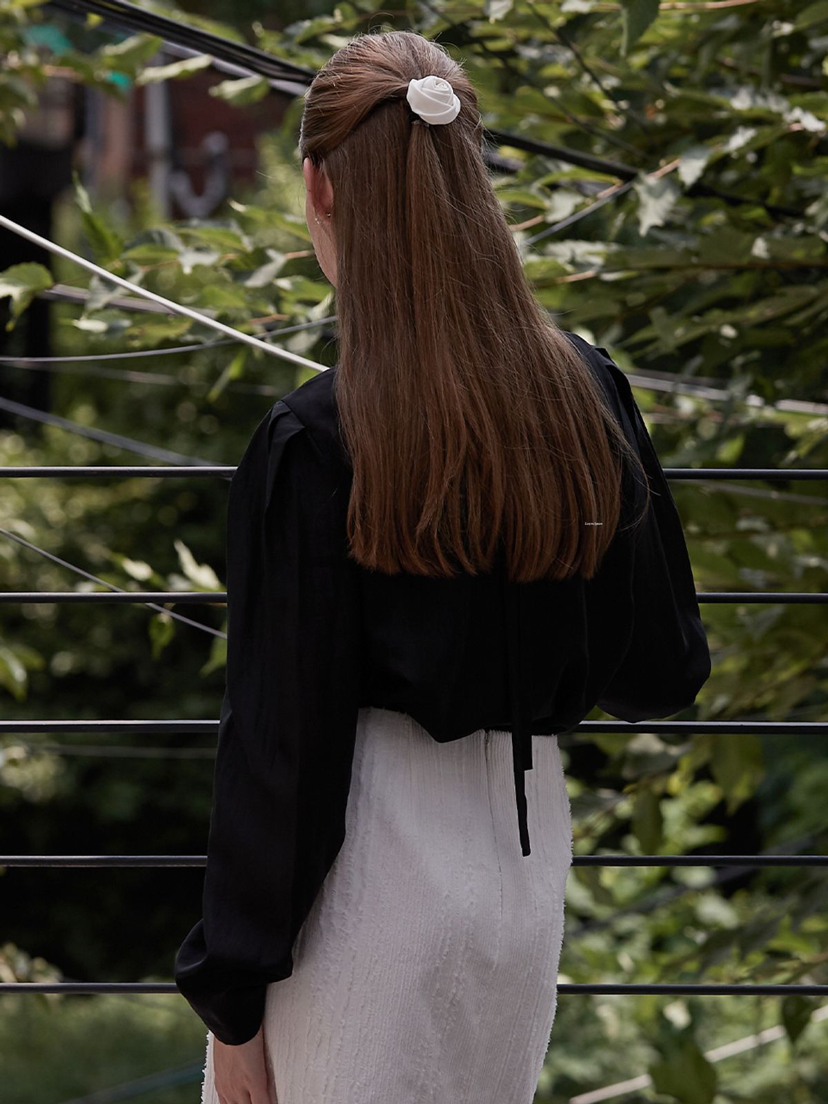 비뮤즈맨션(BEMUSE MANSION) Sheer volume blouse - Black
