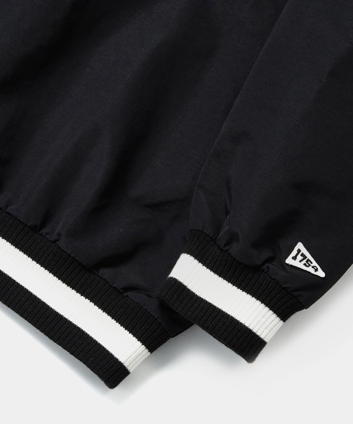 컬럼비아 유니버시티(COLUMBIA UNIVERSITY) CU SHIELD WOVEN PULLOVER 블랙