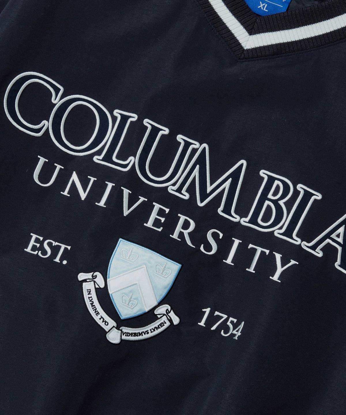 컬럼비아 유니버시티(COLUMBIA UNIVERSITY) CU SHIELD WOVEN PULLOVER 크라운네이비