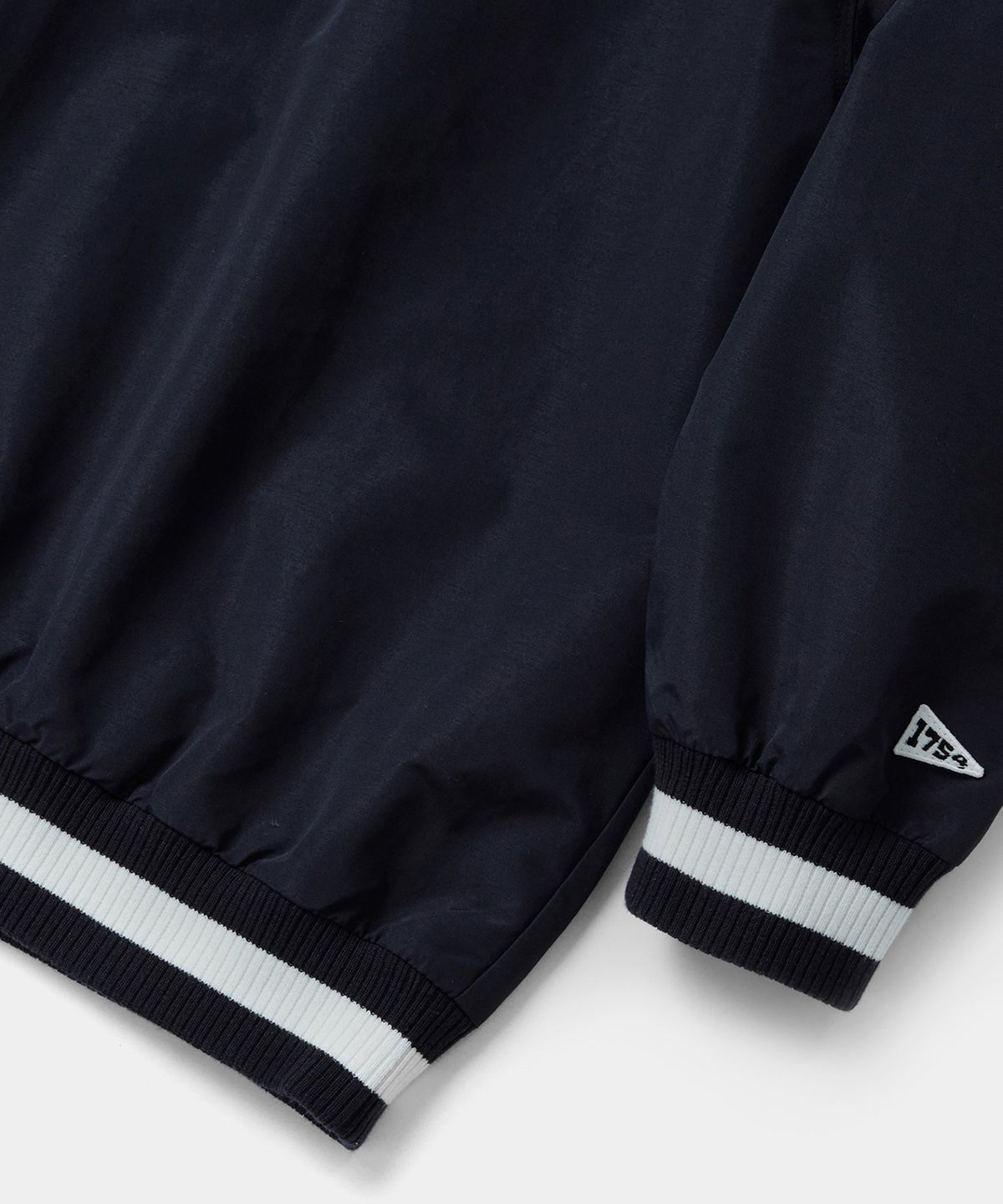 컬럼비아 유니버시티(COLUMBIA UNIVERSITY) CU SHIELD WOVEN PULLOVER 크라운네이비