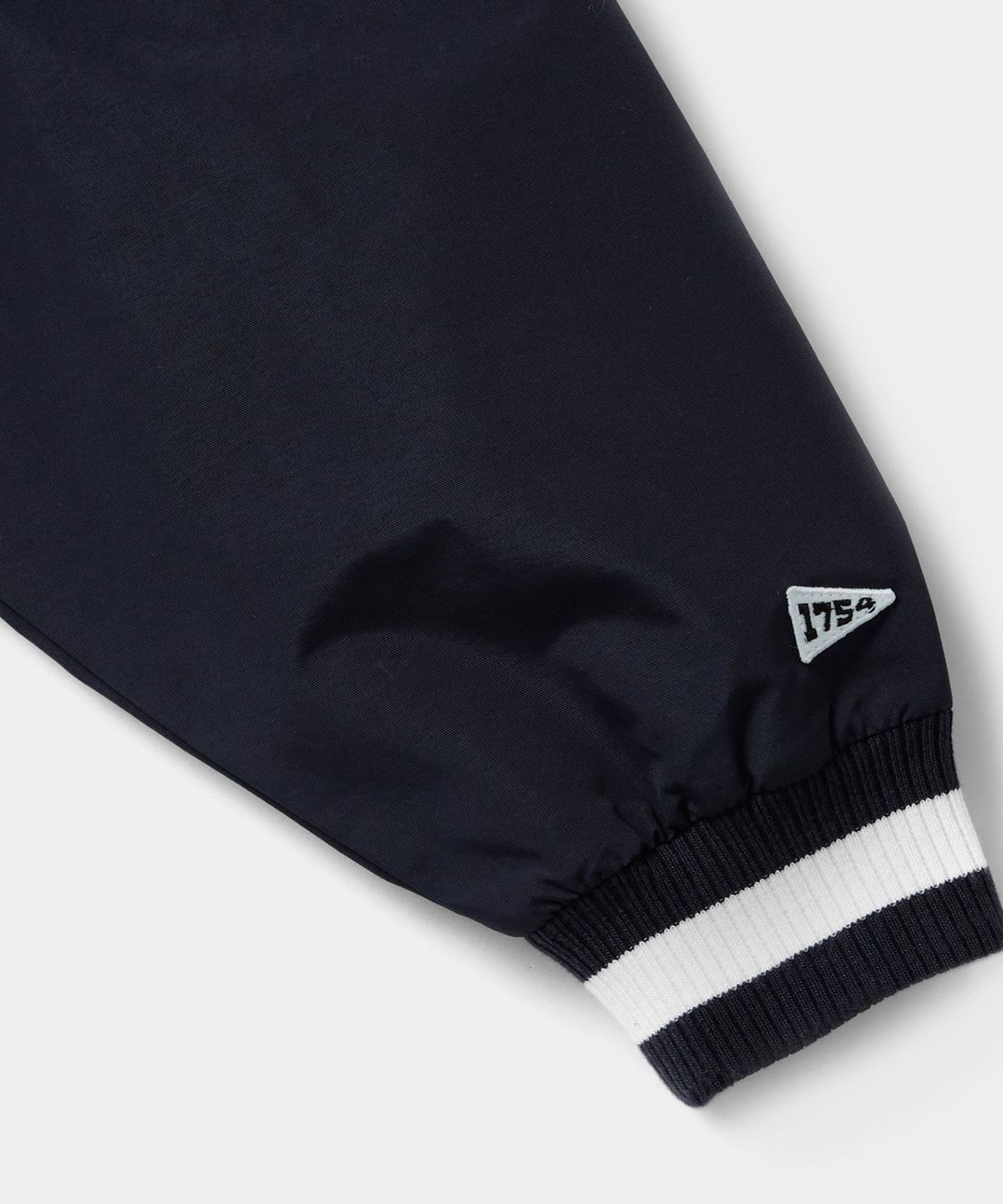 컬럼비아 유니버시티(COLUMBIA UNIVERSITY) CU SHIELD WOVEN PULLOVER 크라운네이비