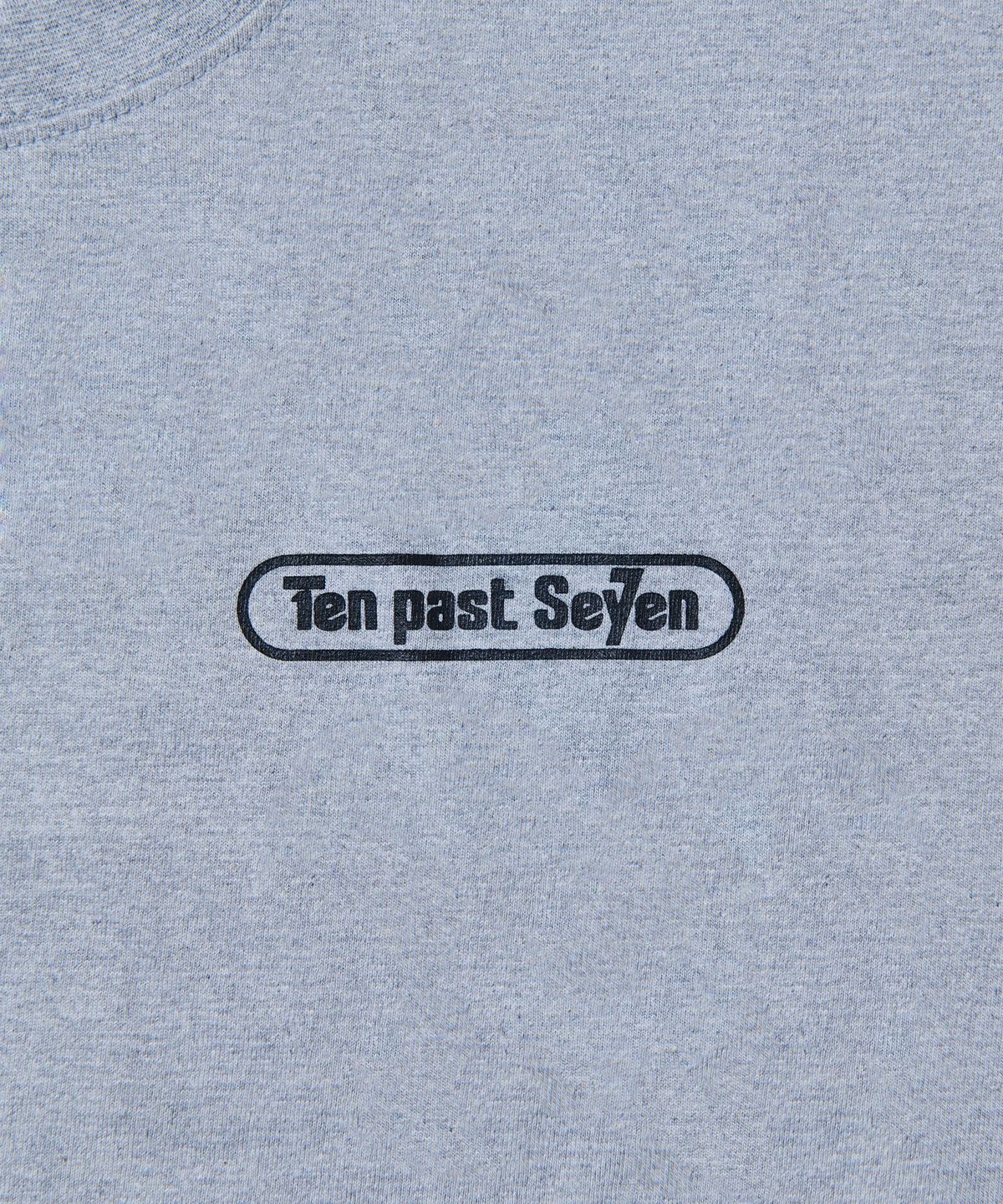 텐 패스트 세븐(TEN PAST SEVEN) 레터링 프린트 티셔츠 - 그레이