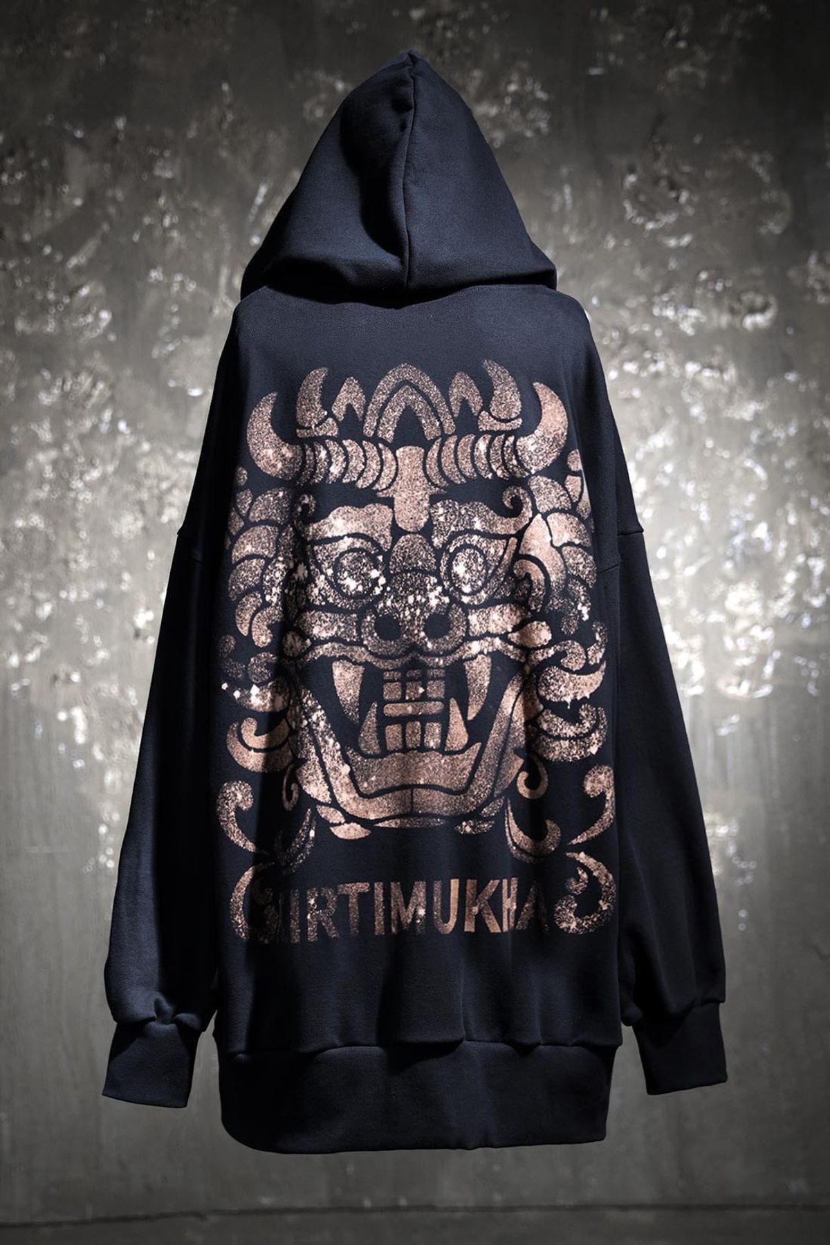 키르티무카(KIRTIMUKHA) 로고 블리치 10XL 오버사이즈 후드티