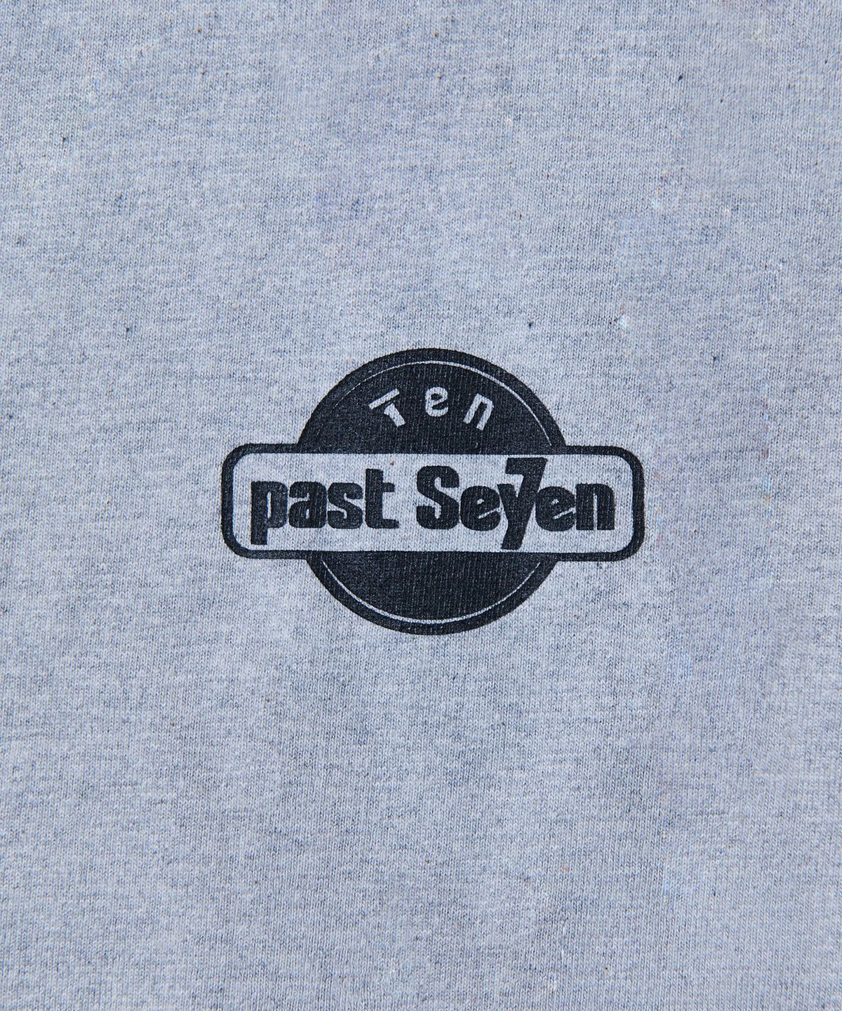 텐 패스트 세븐(TEN PAST SEVEN) 심볼 프린트 긴팔 티셔츠 - 그레이