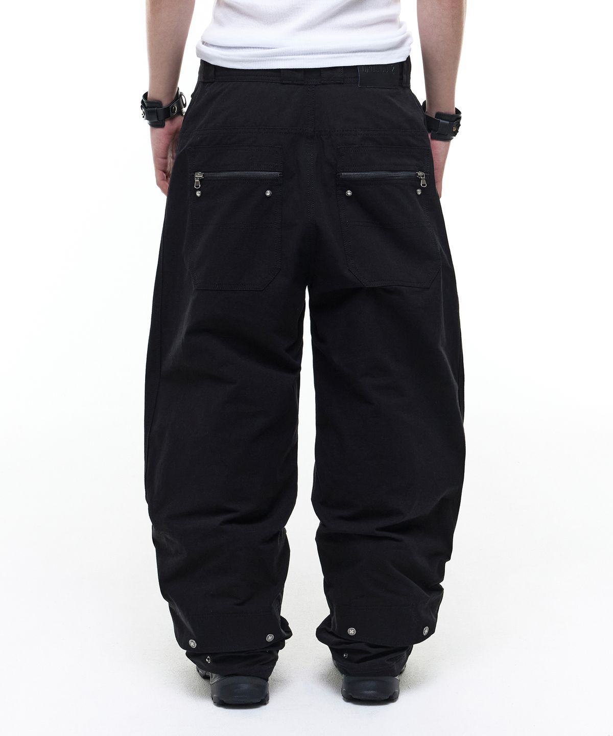 오퍼스 0012(OPUS 0012) Op. 08 PPOOCCKKEETT LIQUID PANTS BLACK