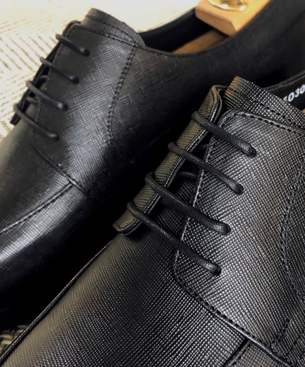 조앤슈(JOENSHOE) 휴만 유팁 옥스퍼드 블랙 사피아노