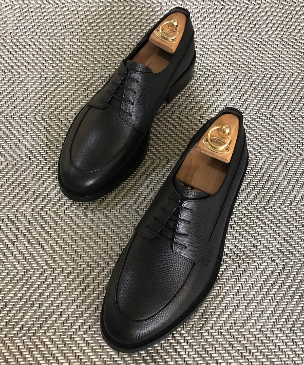 조앤슈(JOENSHOE) 휴만 유팁 옥스퍼드 블랙 사피아노