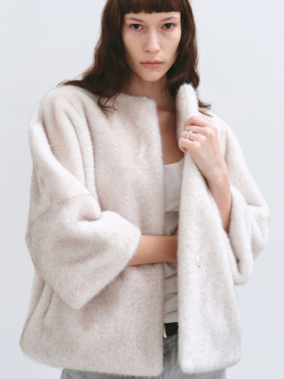 해브레스(HAVELESS) COLETTE FAUX FUR JACKET LIGHT GREY
