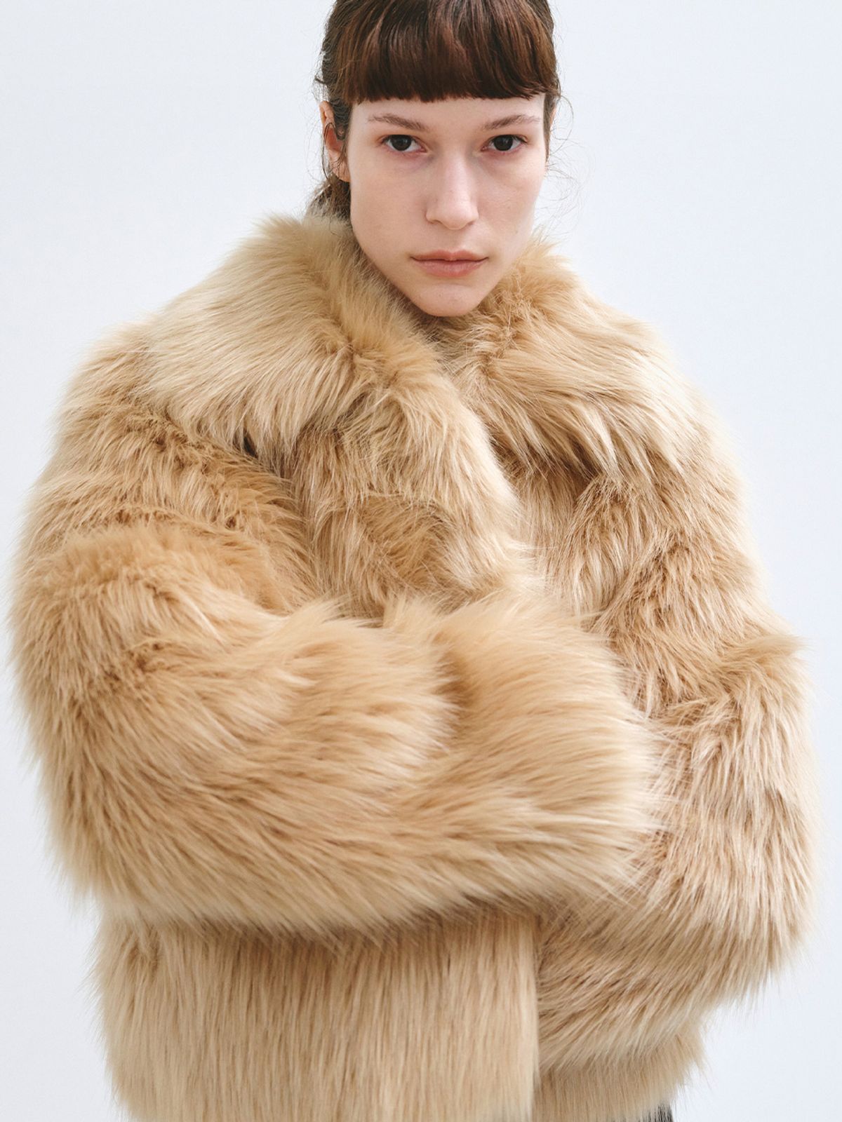 해브레스(HAVELESS) HAILEE FAUX FUR JACKET BEIGE
