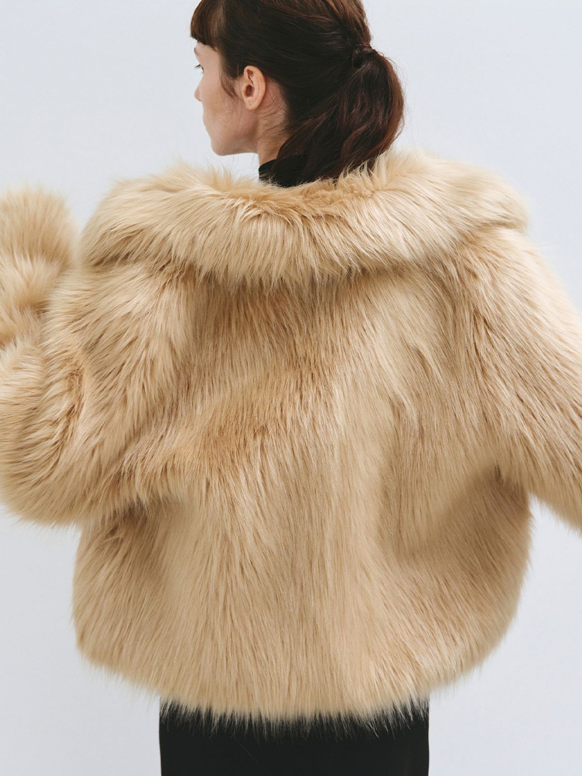 해브레스(HAVELESS) HAILEE FAUX FUR JACKET BEIGE
