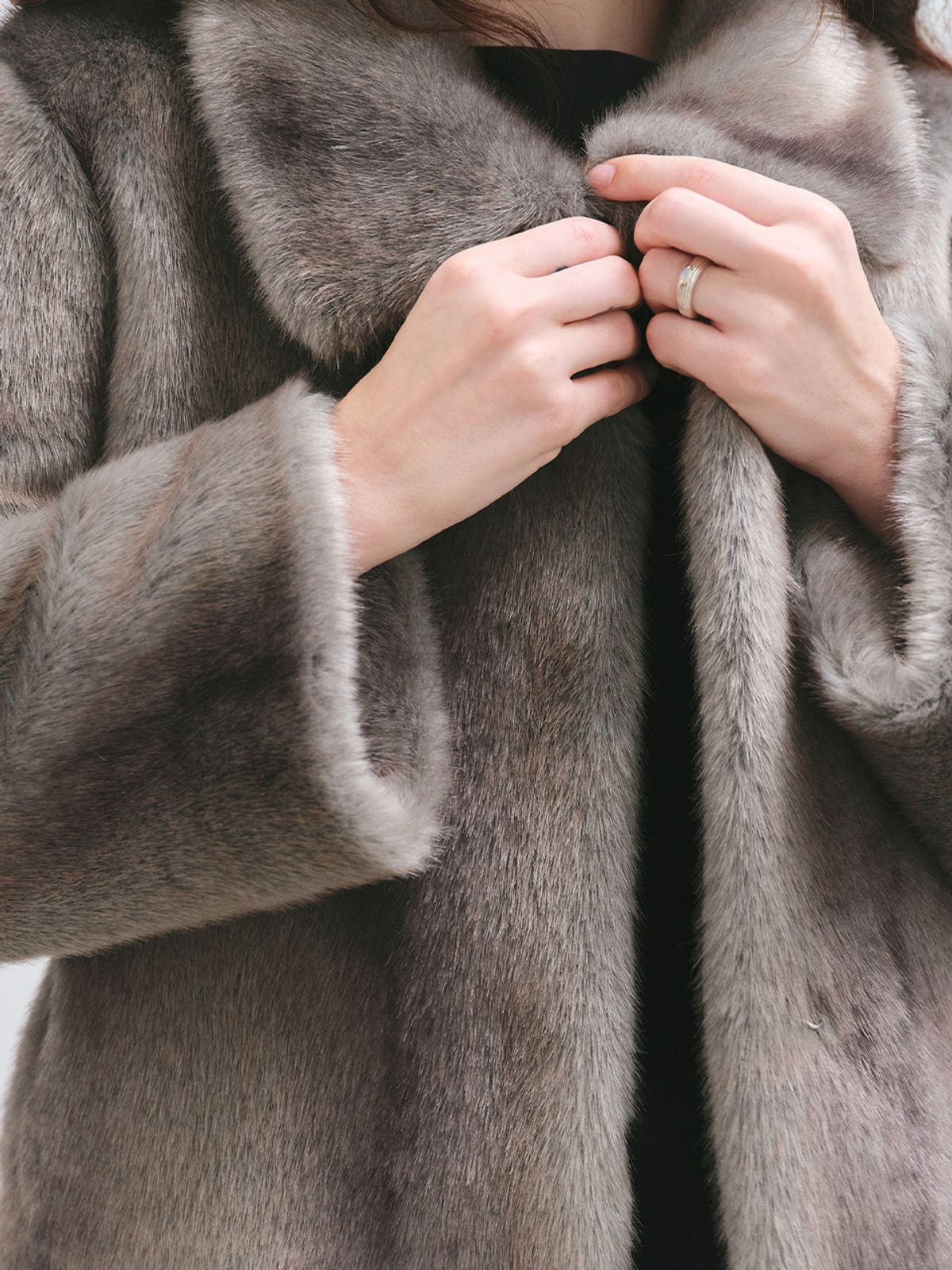 해브레스(HAVELESS) MILA FAUX FUR JACKET GREY