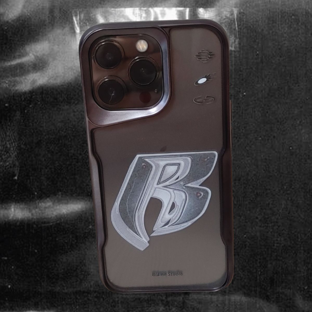 블레임 스튜디오(BLAMESTUDIO) metallic black logo case