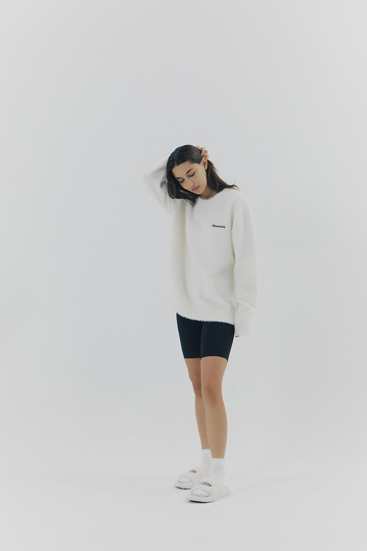 어굿데이(AGOODDAY) [UNISEX]  BISCOUS ROUND KNIT (white)
