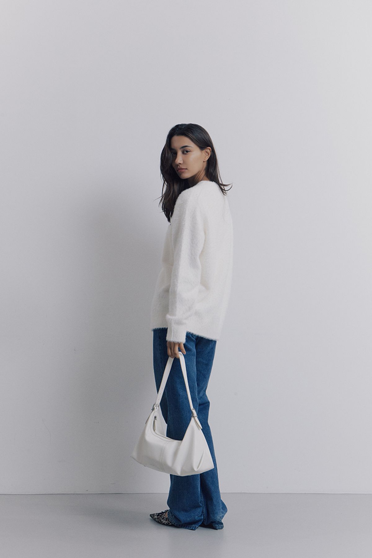 어굿데이(AGOODDAY) [UNISEX]  BISCOUS ROUND CARDIGUN (white)