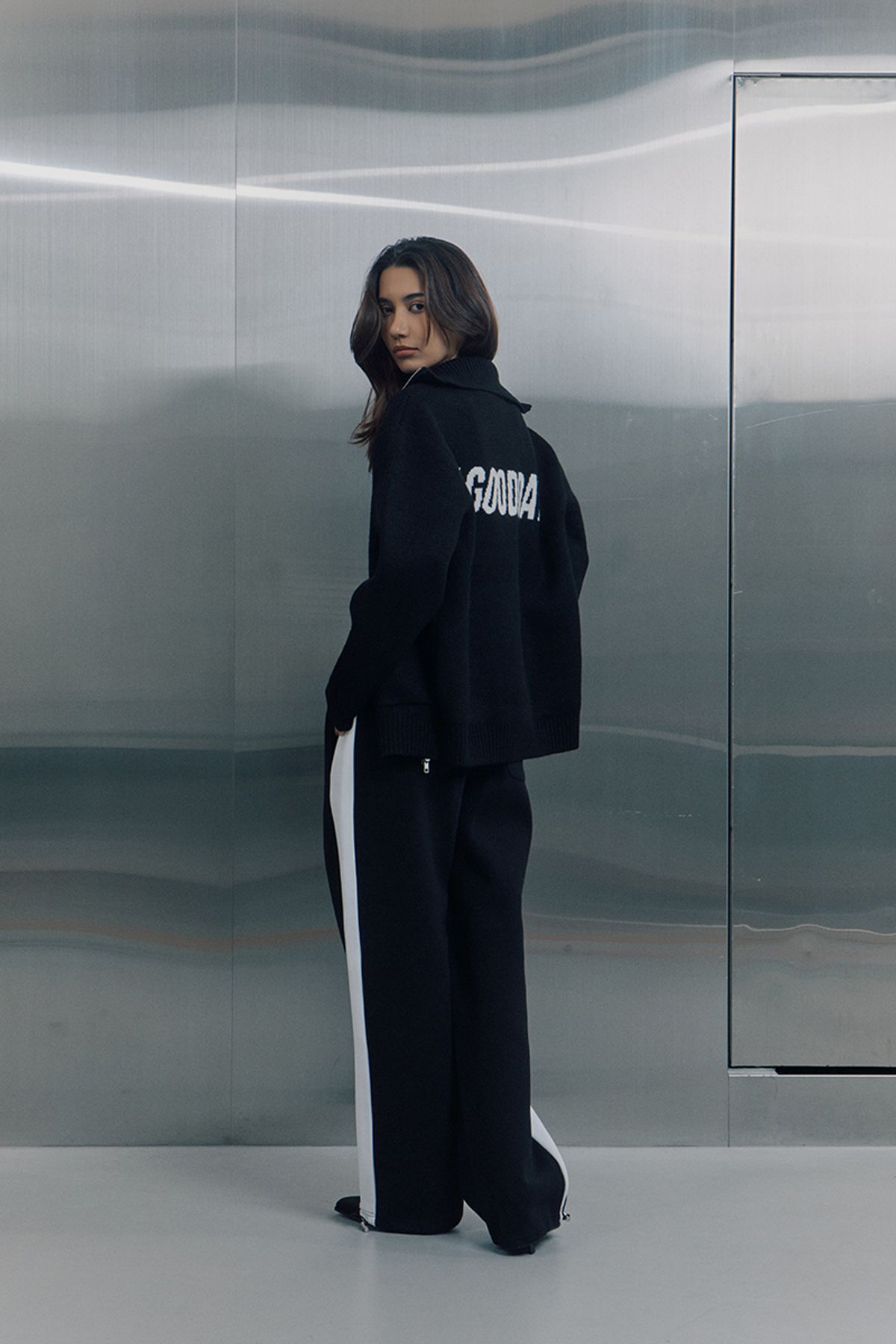 어굿데이(AGOODDAY) [UNISEX]  TEMBER SWEATER (black)