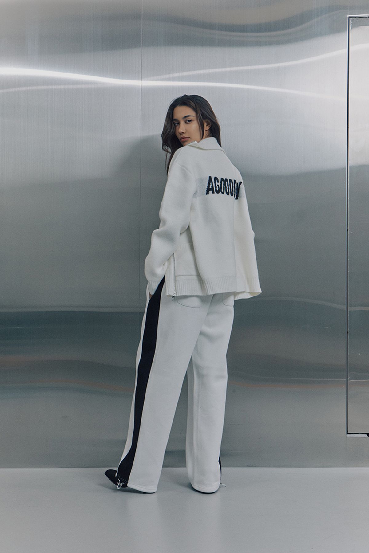 어굿데이(AGOODDAY) [UNISEX]  TEMBER SWEATER (white)