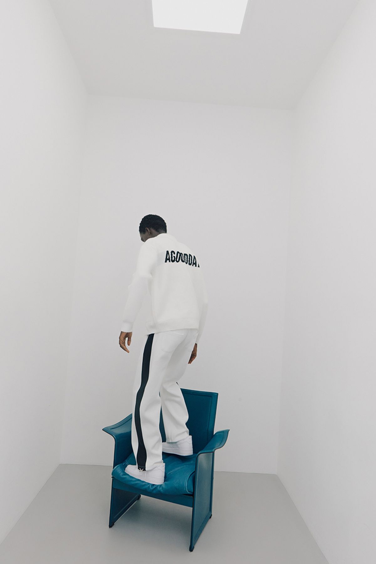 어굿데이(AGOODDAY) [UNISEX]  TEMBER SWEATER (white)