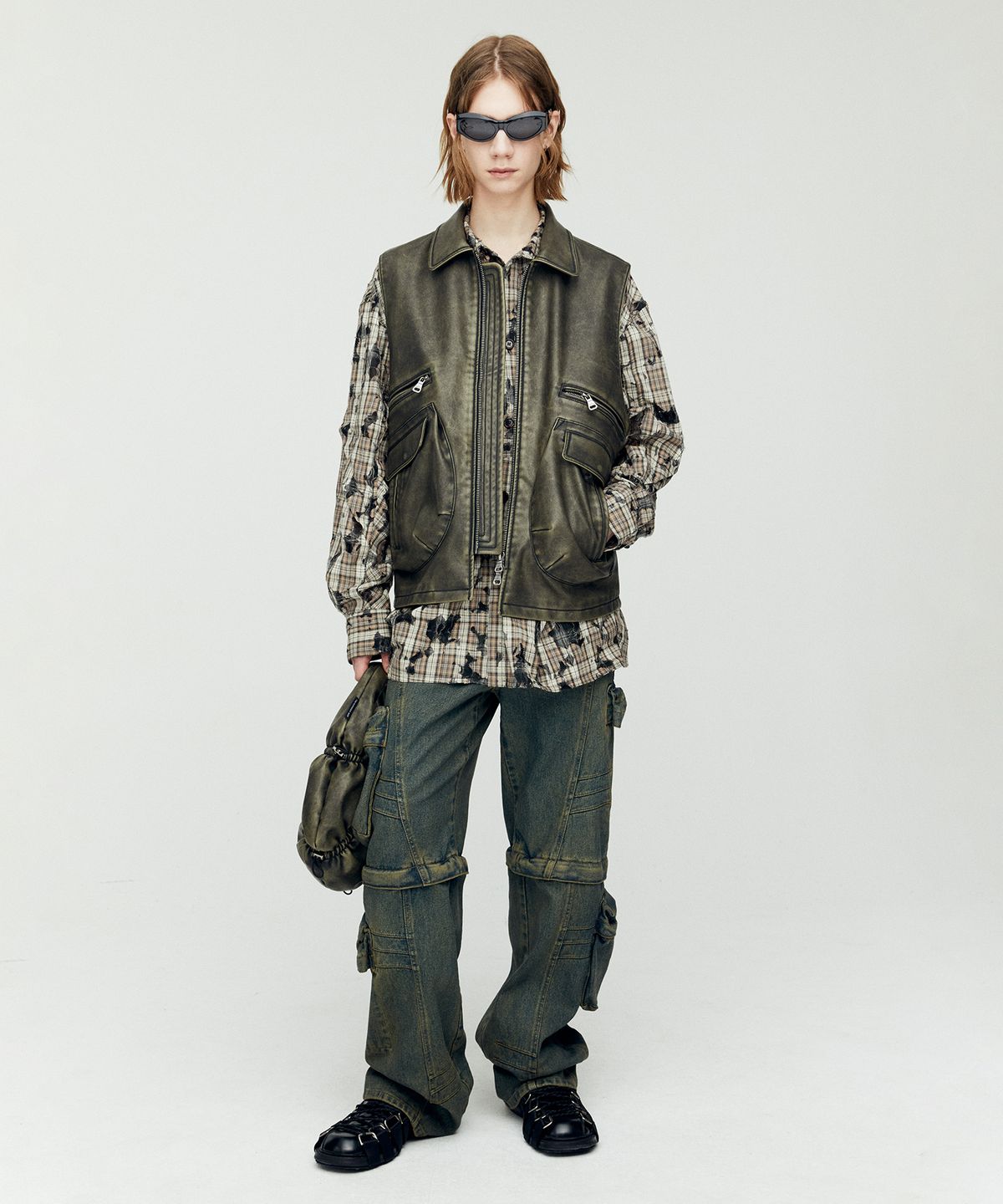 앤더슨벨(ADSB ANDERSSON BELL) 카고 코티드 와이드 레그 진 apa749m(ARMY GREEN)