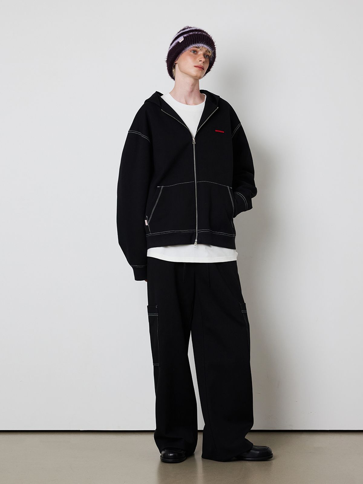 민더리(MEENDERI) [UNISEX] STITCH POCKET ZIP UP HOODIE - BLACK