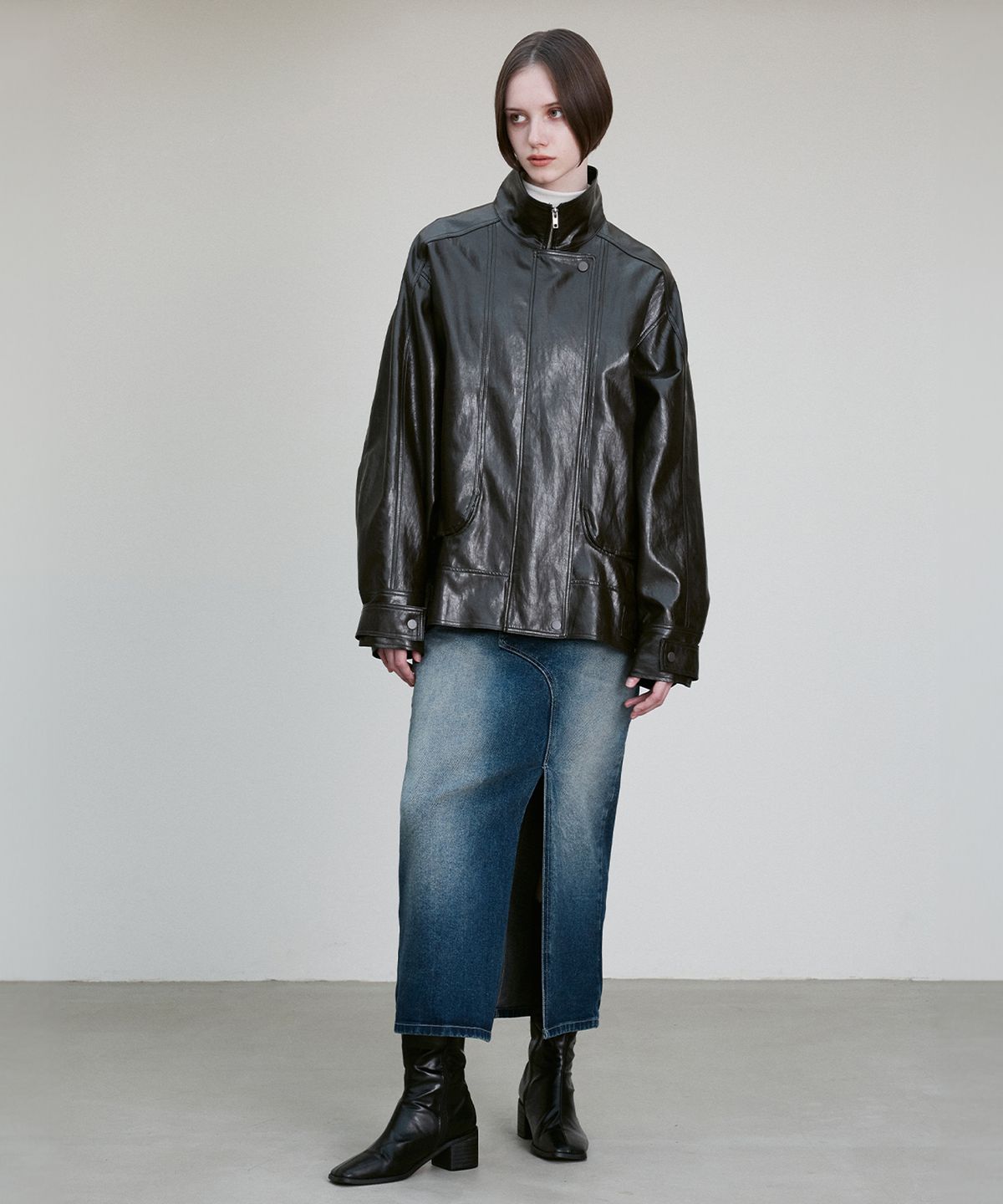 리이(RE RHEE) FUNNEL NECK VEGAN LEATHER JACKET