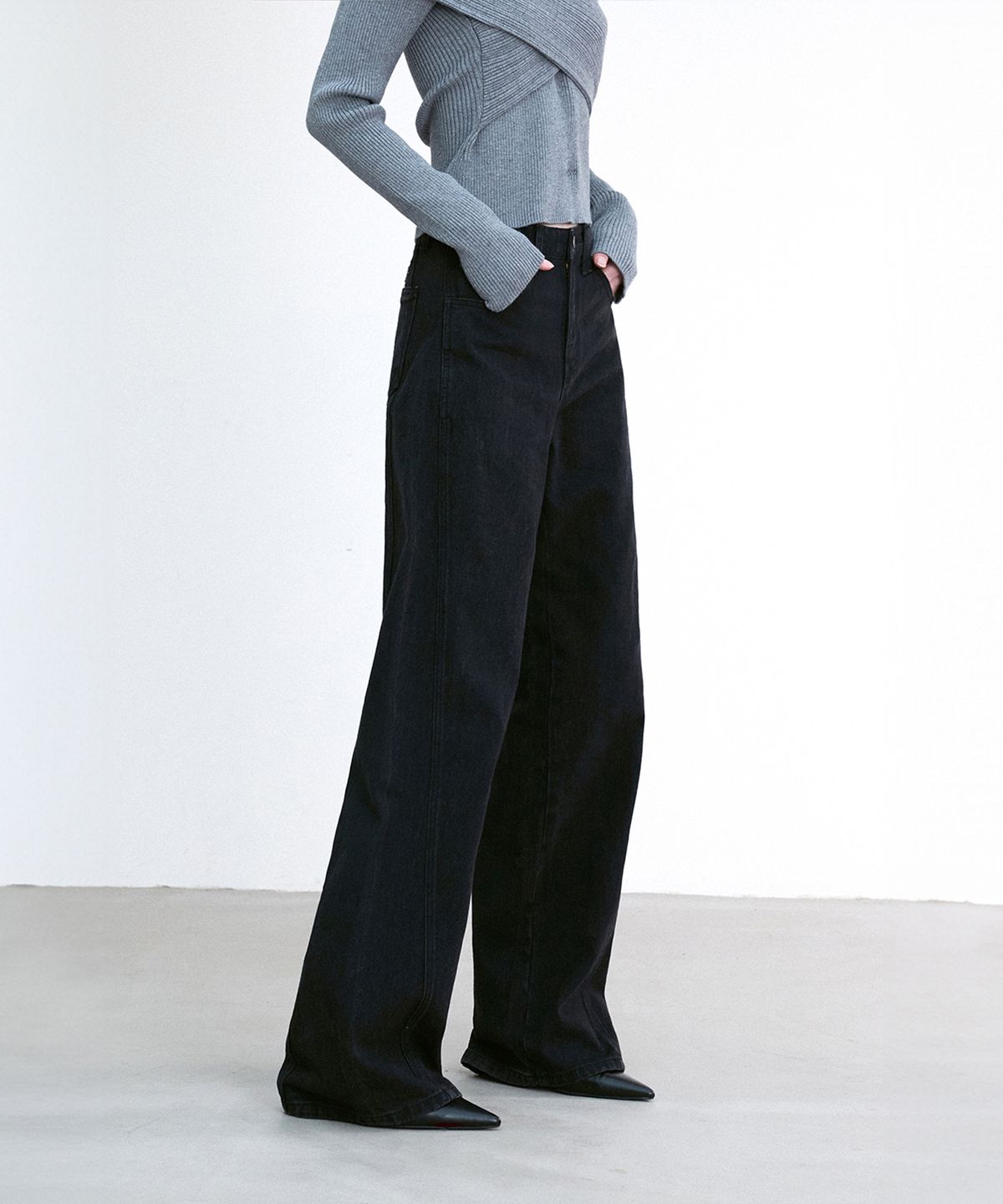 리이(RE RHEE) SEAM DETAIL STRAIGHT DENIM PANTS WASHED BLACK