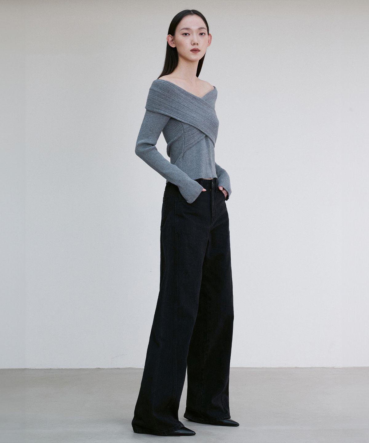 리이(RE RHEE) SEAM DETAIL STRAIGHT DENIM PANTS WASHED BLACK