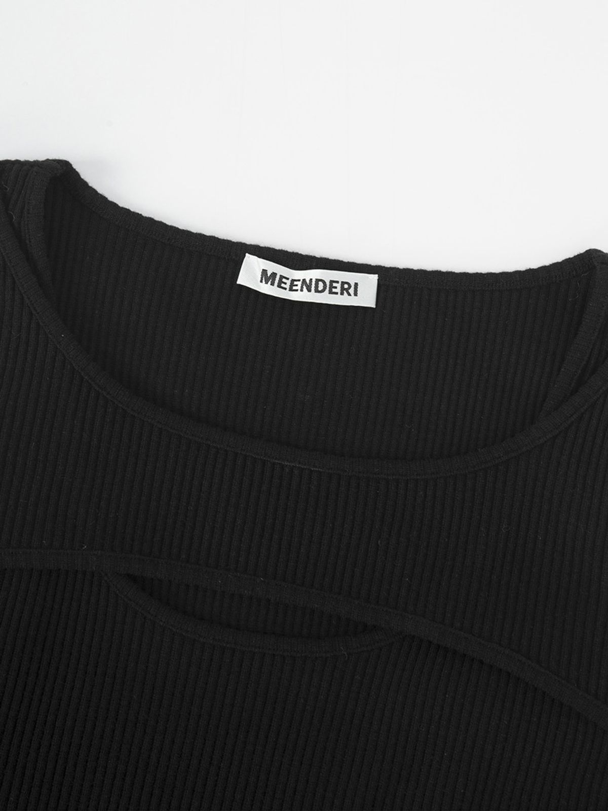 민더리(MEENDERI) CURVE CUTTING SLEEVELESS TOP - BLACK