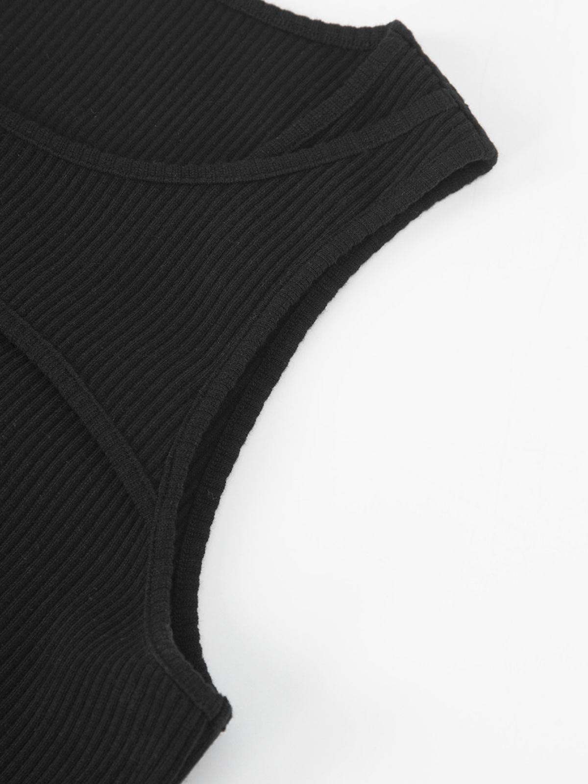 민더리(MEENDERI) CURVE CUTTING SLEEVELESS TOP - BLACK