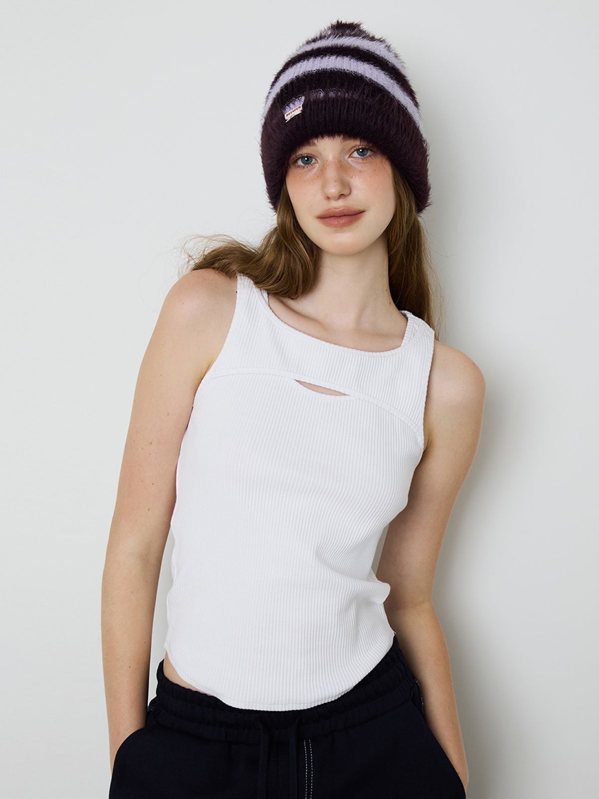 민더리(MEENDERI) CURVE CUTTING SLEEVELESS TOP - WHITE