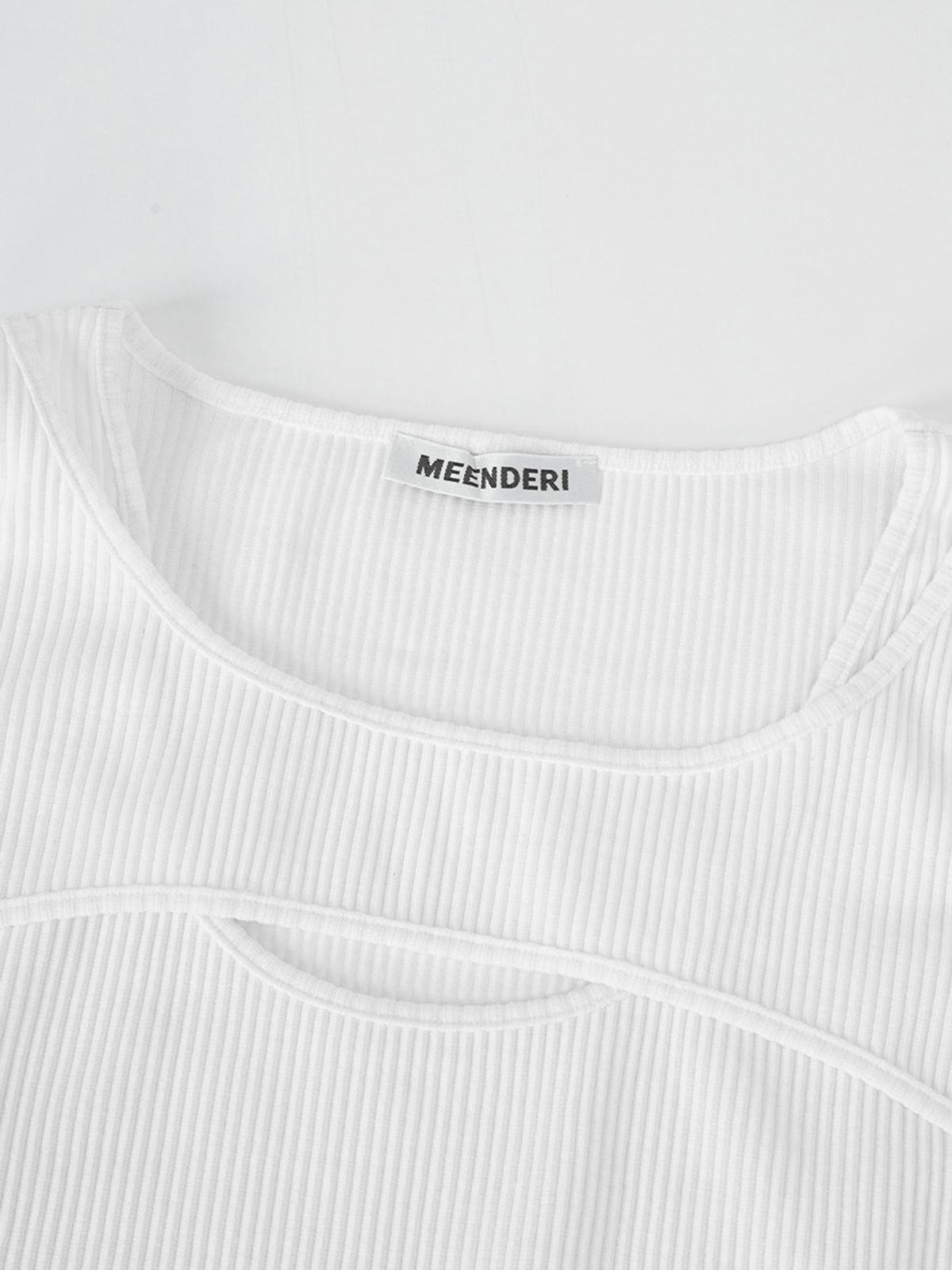 민더리(MEENDERI) CURVE CUTTING SLEEVELESS TOP - WHITE