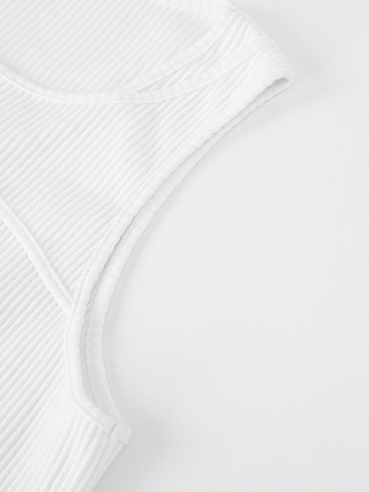 민더리(MEENDERI) CURVE CUTTING SLEEVELESS TOP - WHITE