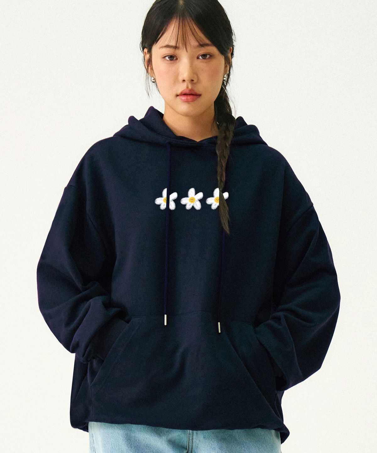 그레이버(GRAVER) [UNISEX]3 페인팅 플라워 스마일 후드티_네이비
