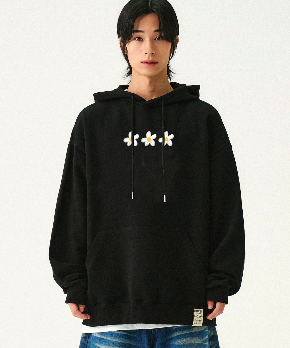 그레이버(GRAVER) [UNISEX]3 페인팅 플라워 스마일 후드티_블랙