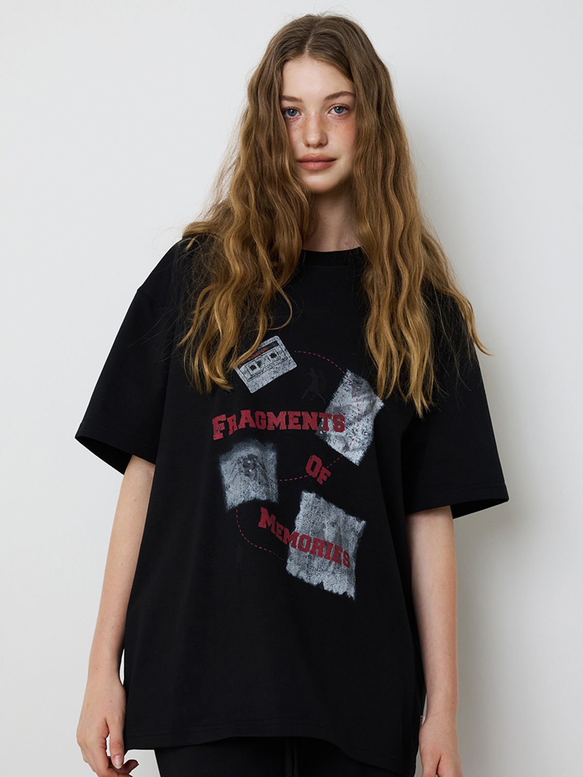 민더리(MEENDERI) [UNISEX] FRAGMENTS PRINT T-SHIRT - BLACK