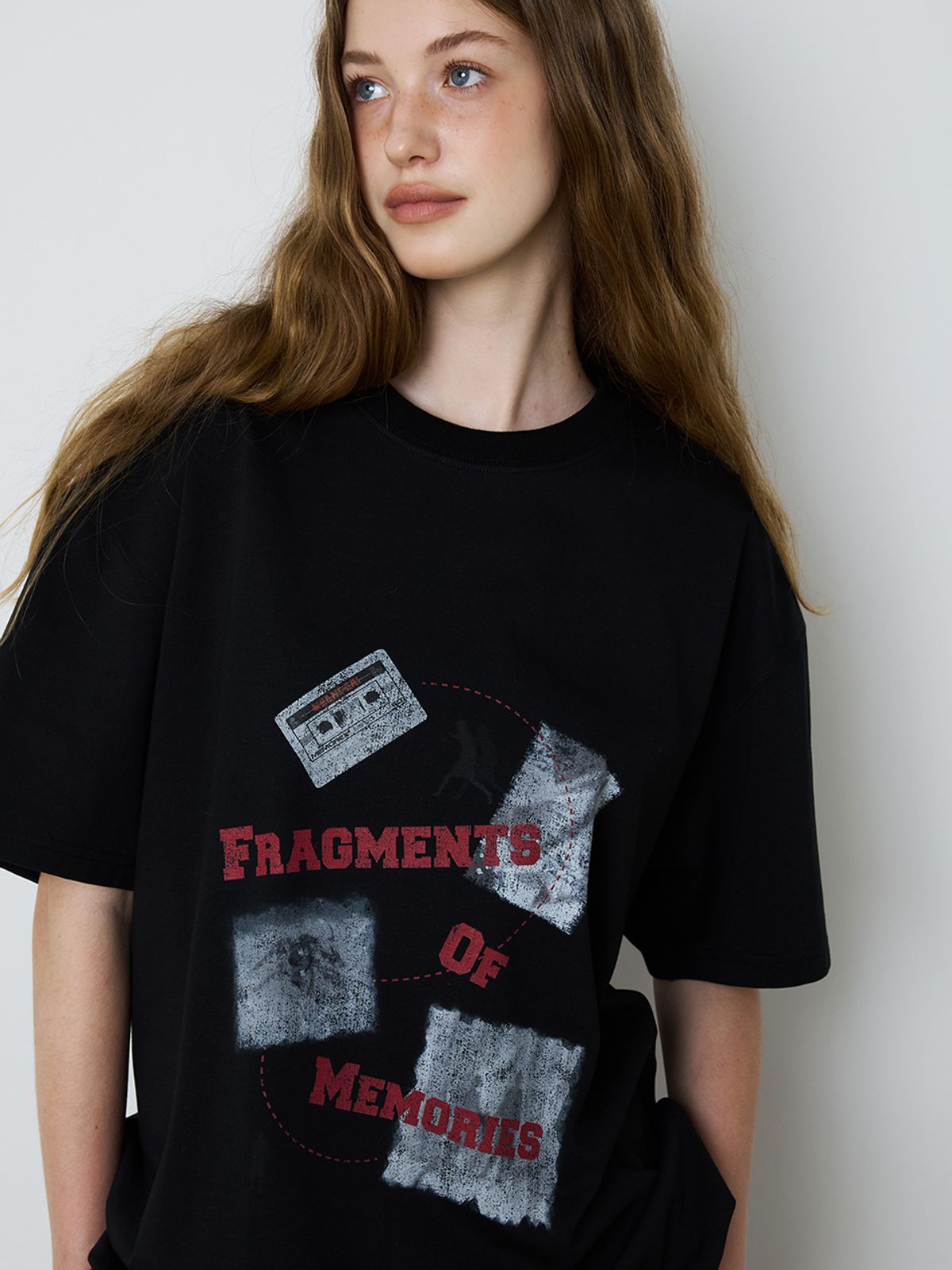 민더리(MEENDERI) [UNISEX] FRAGMENTS PRINT T-SHIRT - BLACK