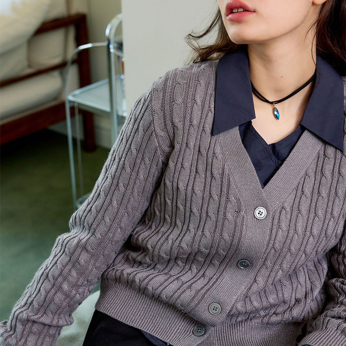 에이앤레이(AEIREI) AR_Cable v-neck cardigan_2color