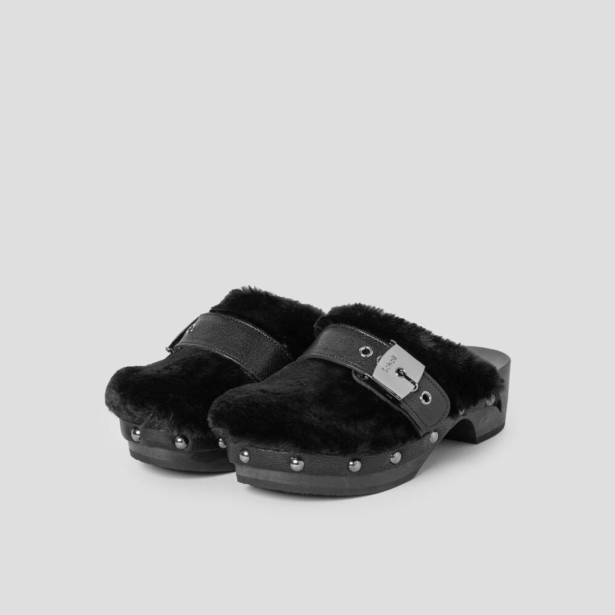 숄(SCHOLL) (WOMEN) 우드 솔 버튼 장식 크로그  블랙 (HH49K2W115)