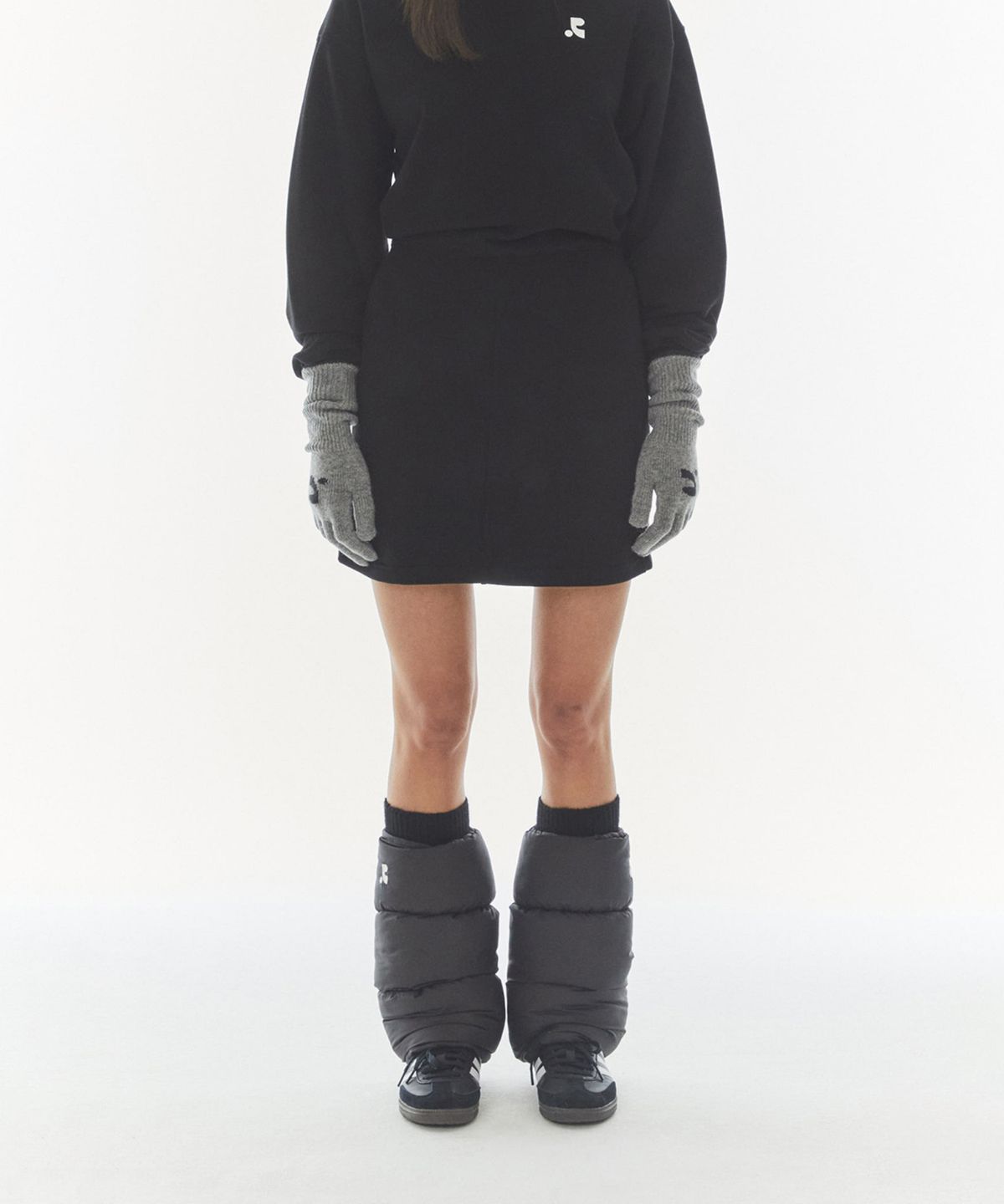레스트앤레크레이션(REST&RECREATION) QUILTED LEG WARMER - BLACK