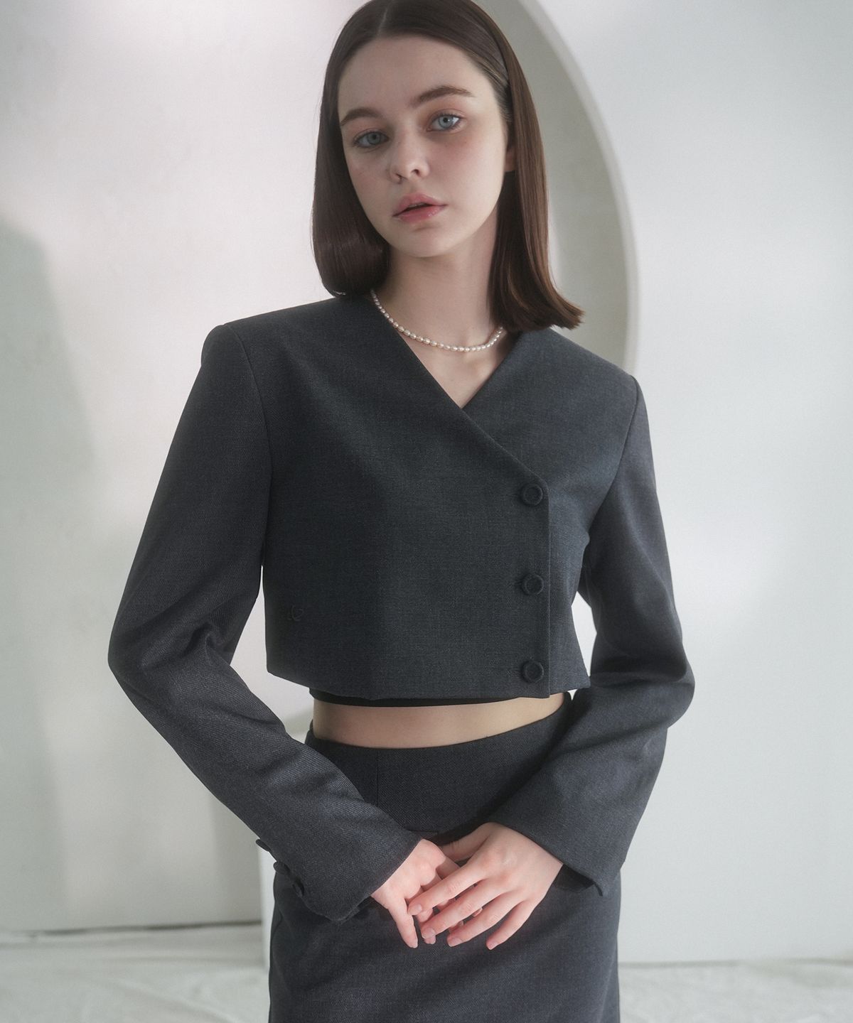 비바셔스(VIVACIOUS) Y-neck Crop Jacket - 3COL