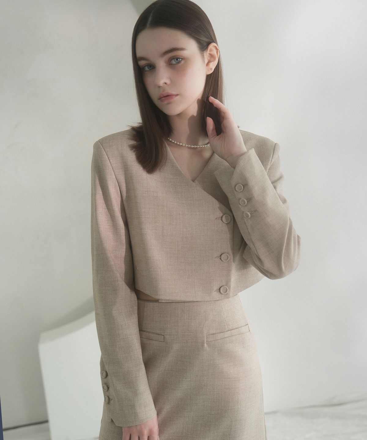 비바셔스(VIVACIOUS) Y-neck Crop Jacket - 3COL