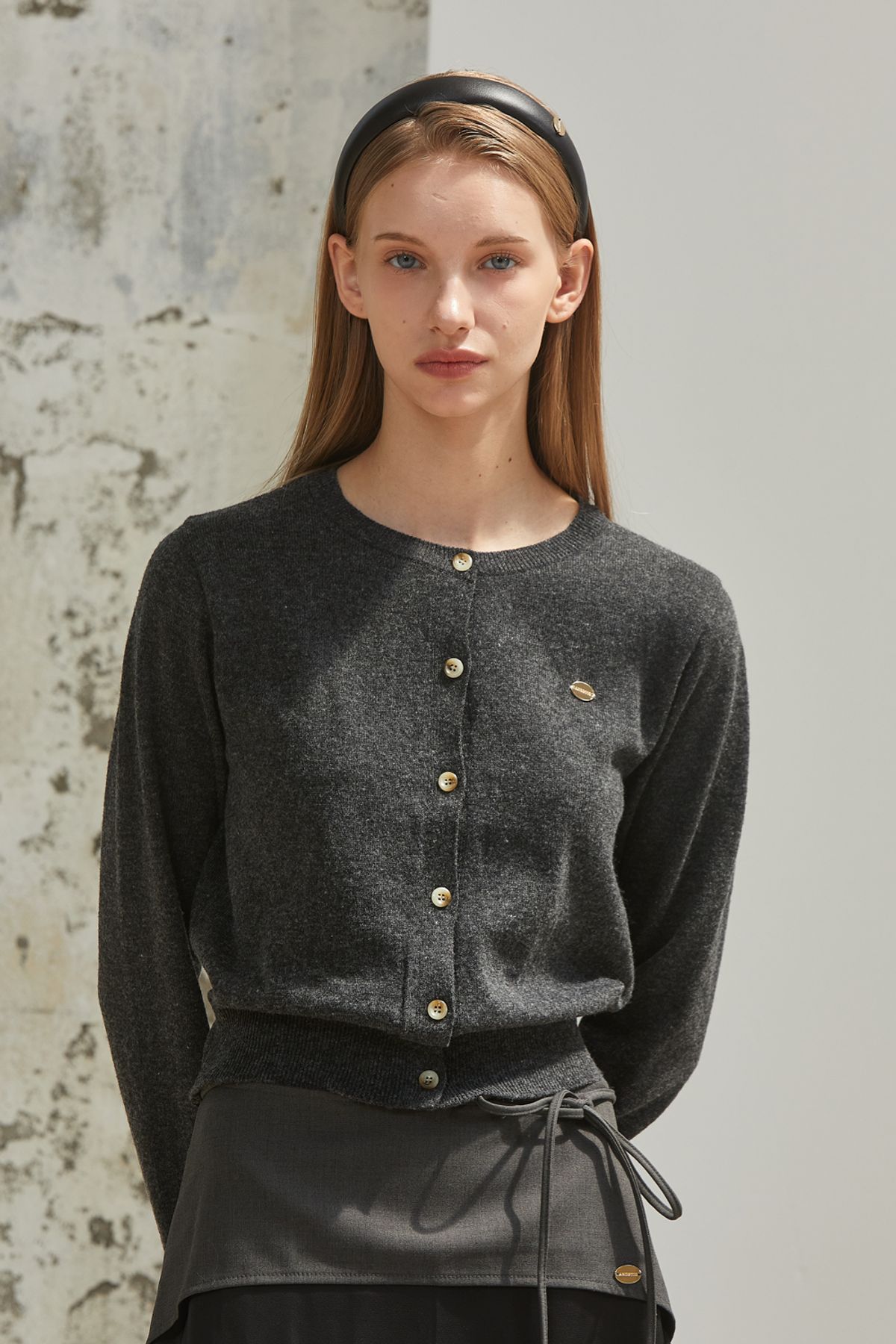 아노에틱(ANOETIC) SOLID ROUND CARDIGAN_CHARCOAL