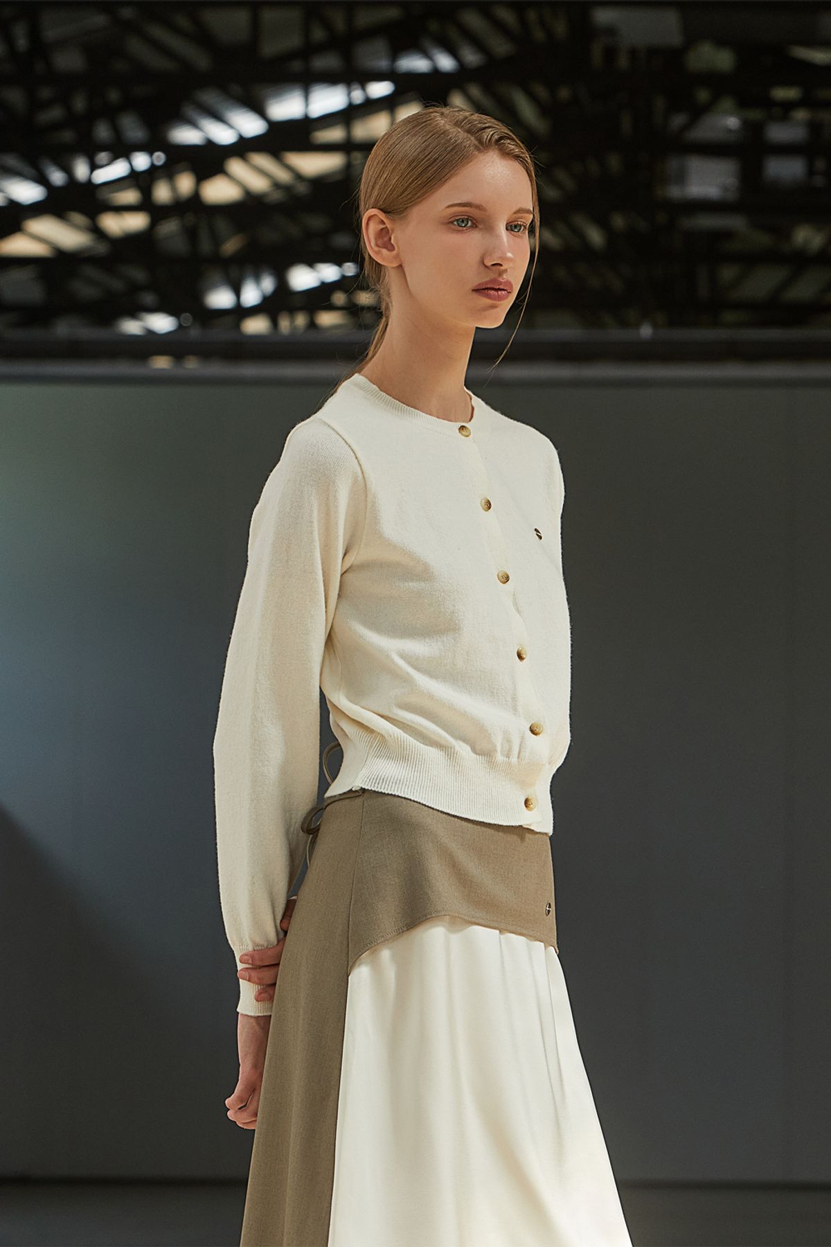 아노에틱(ANOETIC) SOLID ROUND CARDIGAN_IVORY
