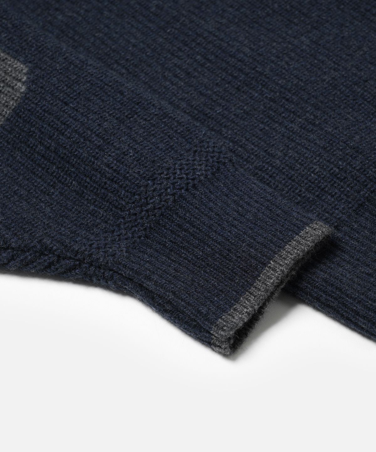 프리즘웍스(FRIZMWORKS) PATCH ROUND PULLOVER KNIT _ NAVY