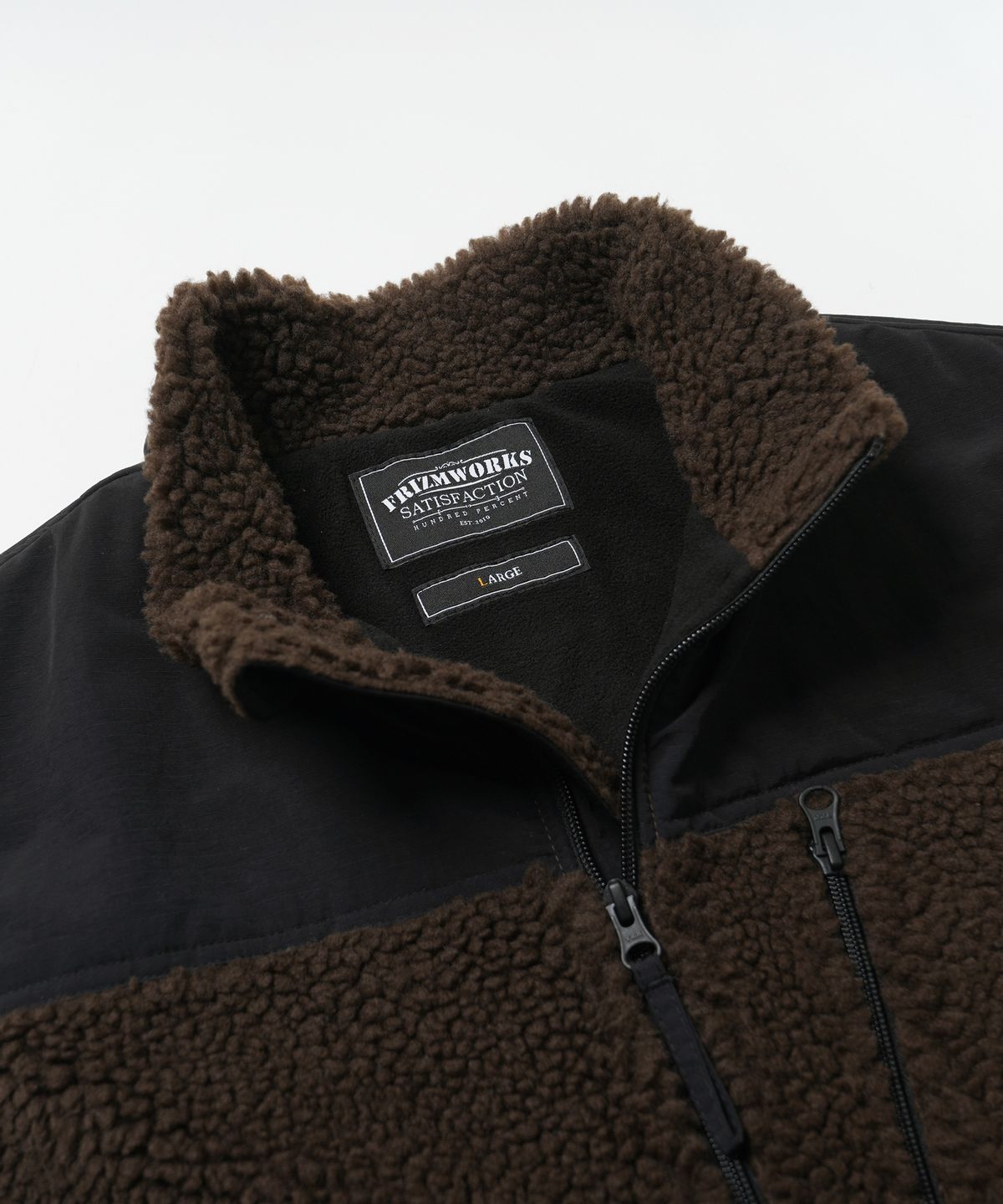 프리즘웍스(FRIZMWORKS) SNUG FLEECE VEST _ DARK BROWN