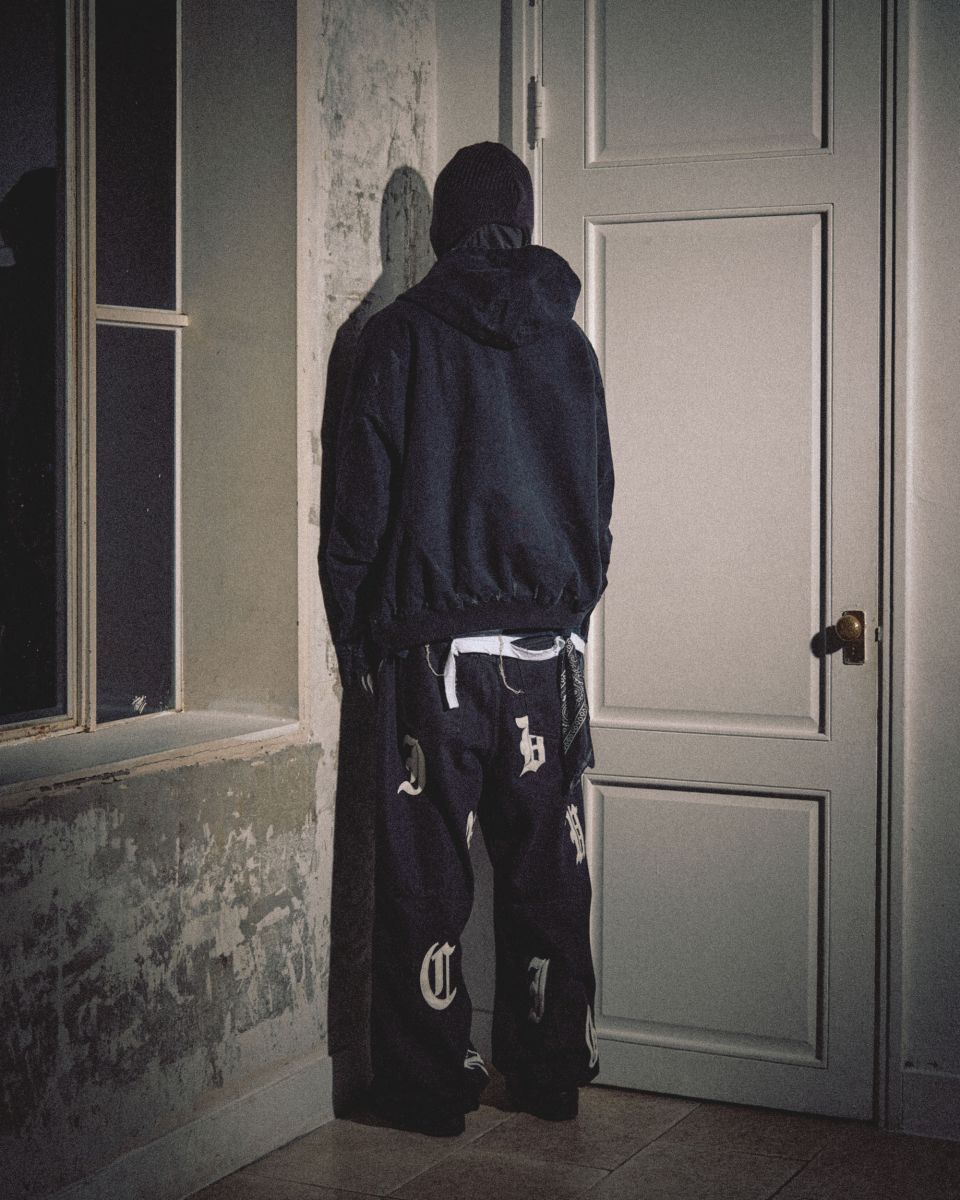 MUSINSA公式 | SCHISM INDUCING SCHISM PATCH JEANS BLACK