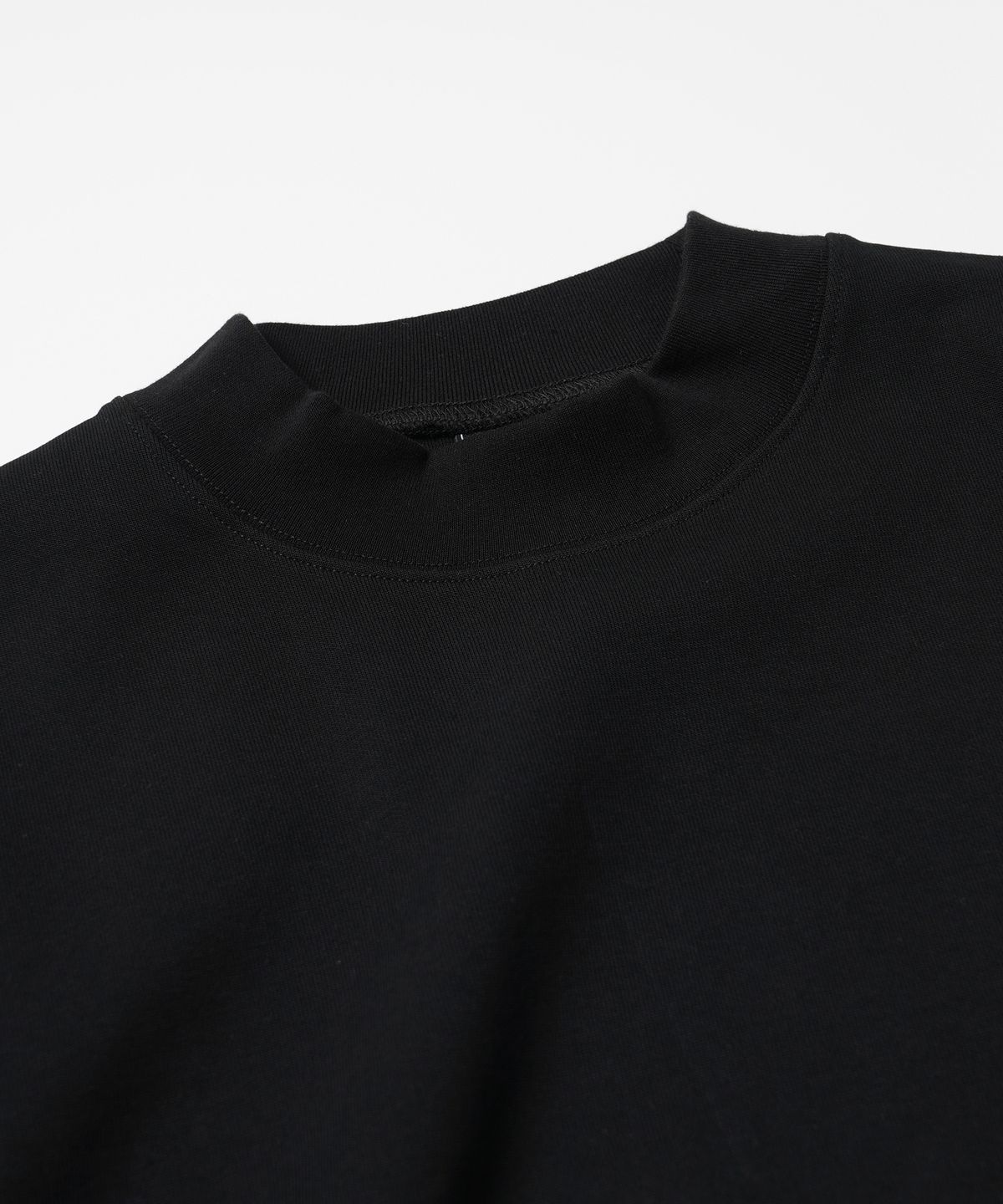 프리즘웍스(FRIZMWORKS) REGULAR MOCK NECK TEE _ BLACK