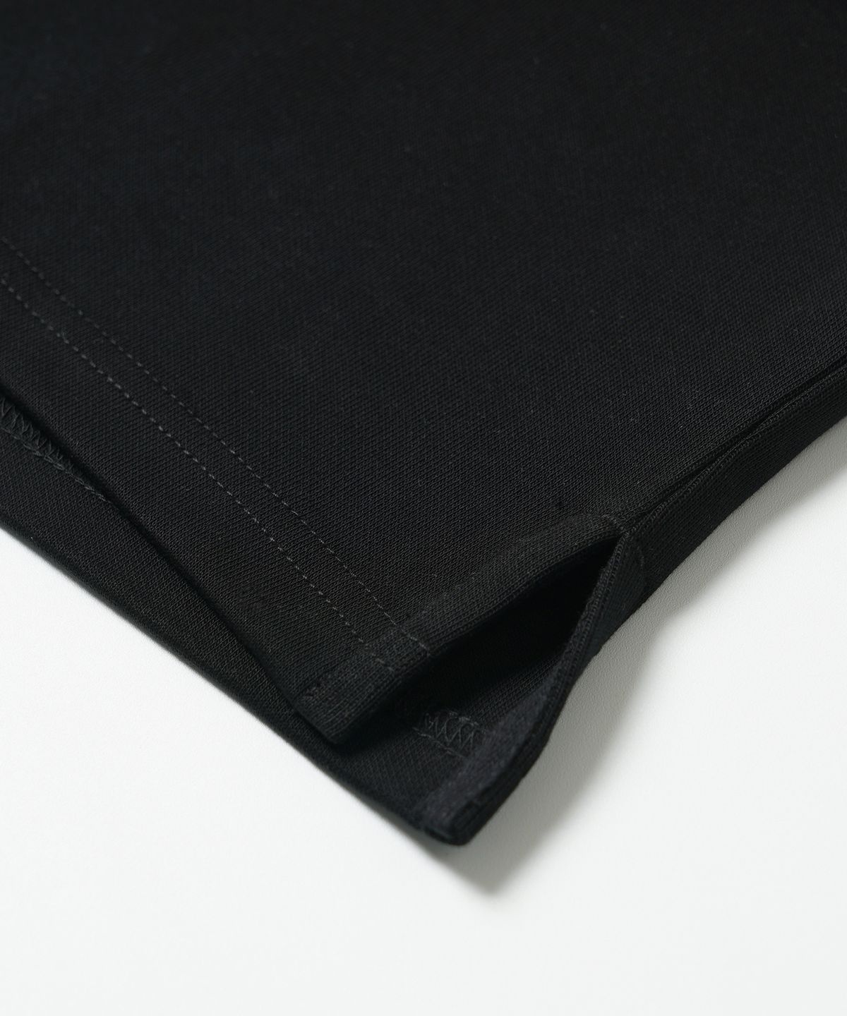 프리즘웍스(FRIZMWORKS) REGULAR MOCK NECK TEE _ BLACK
