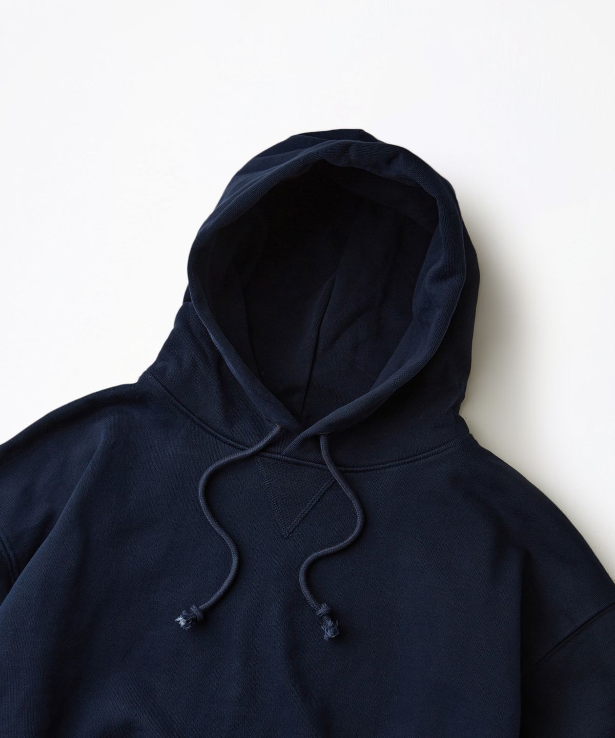 아웃스탠딩(OUTSTANDING) AUTHENTIC COMFORT HOOD SWEAT_NAVY
