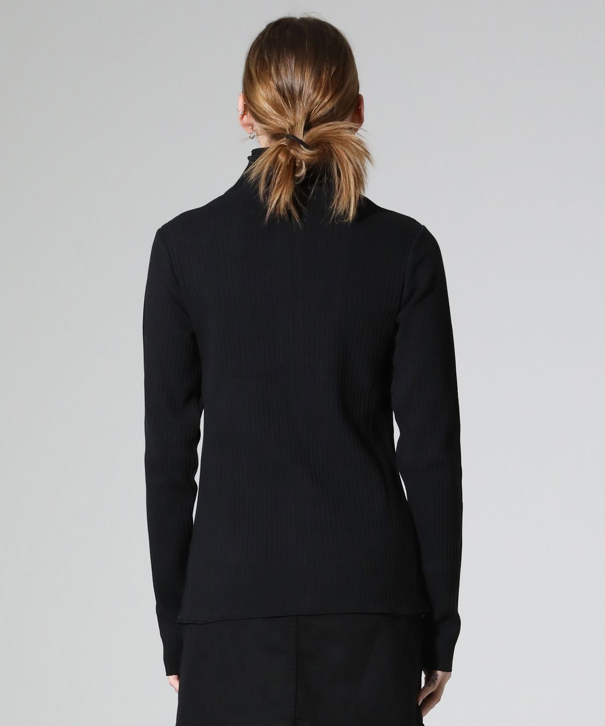 림닉(REEMNIK) 하이넥 투 웨이 집업 리브드 니트 탑 [Black]