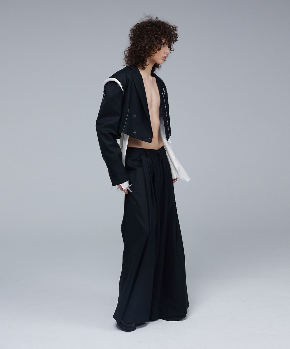 므아므(MMAM) Signature unbalance pin tuck flare slacks